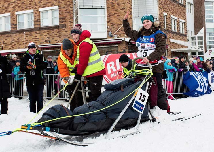 Starten på Finnmarksløpet går fra Alta sentrum. Mailene Skjølås deltok i løpet for første gang i år. Foto: Steinar Vik